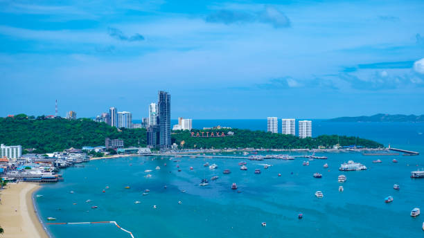 city skyline of pattaya thailand - pattaya imagens e fotografias de stock