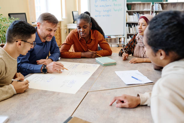 istock Teacher Working With Group of Migrants 1399154760