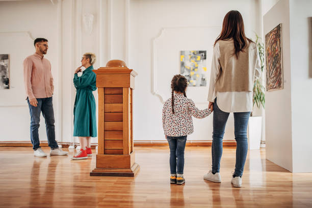 istock People in art gallery 1399158839