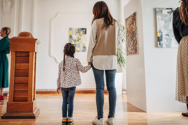 istock People in art gallery 1399158898