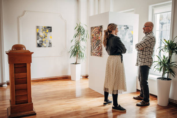 istock People in art gallery 1399164417