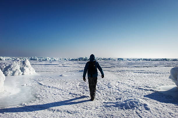 istock Silhouette of man (frozen sea) 139917551