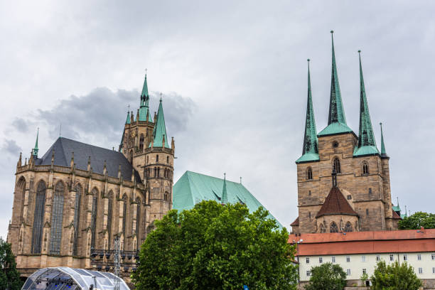 vista della cattedrale di erfurt in germania - krämerbrücke foto e immagini stock