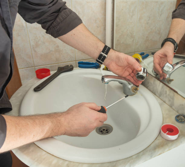 istock Plumber fixing faucet in bathroom 1399177724