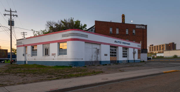 istock Abandoned Auto Repair Shop in Drumheller 1399179015