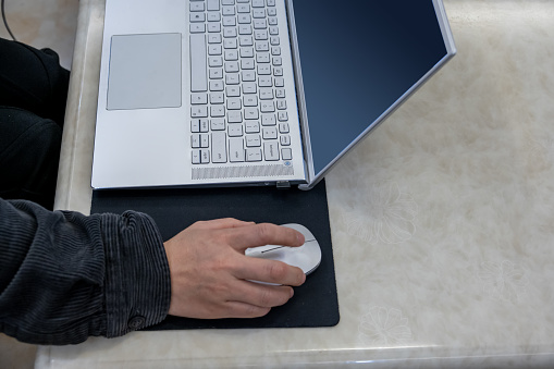 A hand that uses a laptop