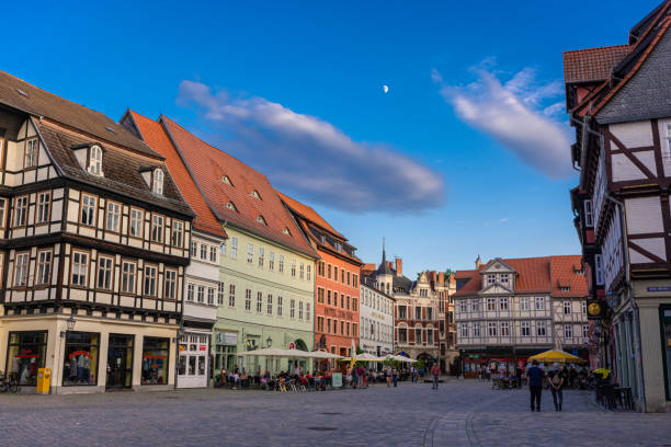istock Quedlinburg, Germany:  beautiful market square with half timbered houses at twilight 1399193384