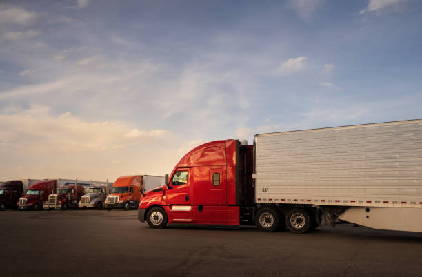 big red semi trailer entering a truk stop resting area in utah, usa - convoy imagens e fotografias de stock