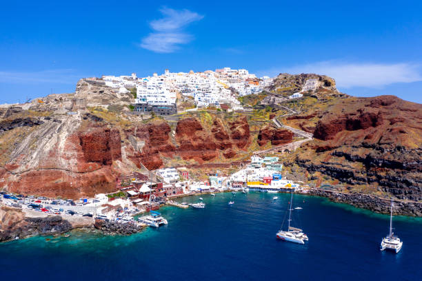 The old harbor of Ammoudi under the famous village of Oia at Santorini, Greece. The old harbor of Ammoudi under the famous village of Oia at Santorini, Greece. fira santorini stock pictures, royalty-free photos & images
