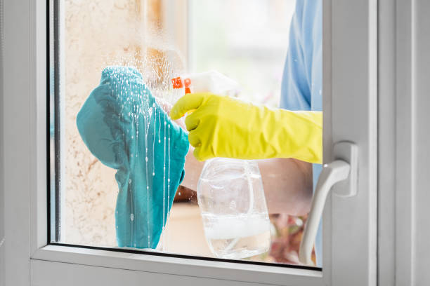 istock Man cleaning window with the detergent and rag 1399251751