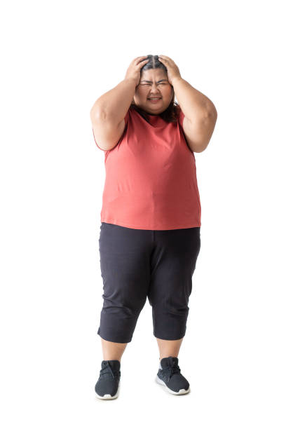 ストレスを受けたアジアの女性の脂肪の肖像画、背景に孤立した白 - mature adult sadness overweight women ストックフォトと画像