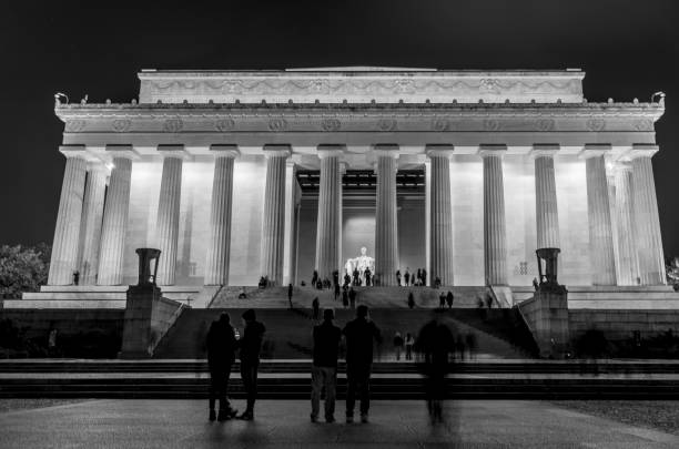 istock Lincoln Memorial at Night 1399292736