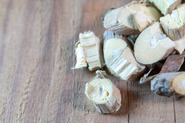 chinese medicine Ramulus mori on wooden table