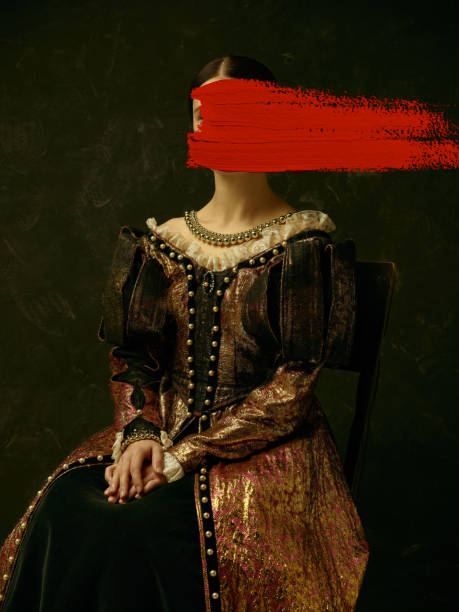 obra de arte criativa. retrato de menina vestindo princesa antic ou vestido de condessa com traço vermelho de tinta aquarela sobre fundo escuro. arte contemporânea, conceito de comparação de eras - princess women duchesses renaissance - fotografias e filmes do acervo