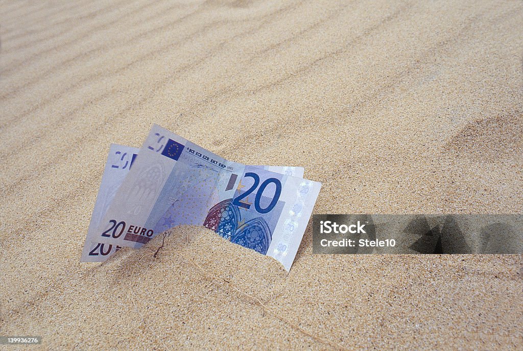 Notas de Euro na areia - Foto de stock de Areia royalty-free