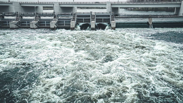 istock Open dams on the fox river in the srping 1399375315