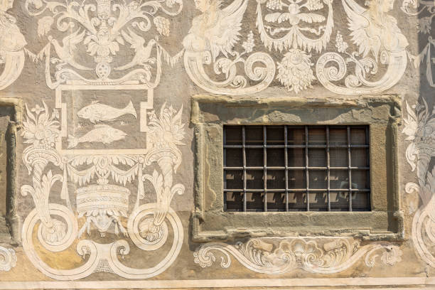 Closeup of the Ancient Palace - Palazzo della Carovana Pisa Tuscany Italy Pisa downtown. Closeup of the Ancient Palace called Palazzo della Carovana or Palazzo dei Cavalieri (1562-1564). Building of the University (Scuola Normale Superiore di Pisa), Square of the Knights (Piazza dei Cavalieri) Tuscany, Italy, Europe. Designed by the architect Giorgio Vasari (1511-1574). medieval fresco stock pictures, royalty-free photos & images