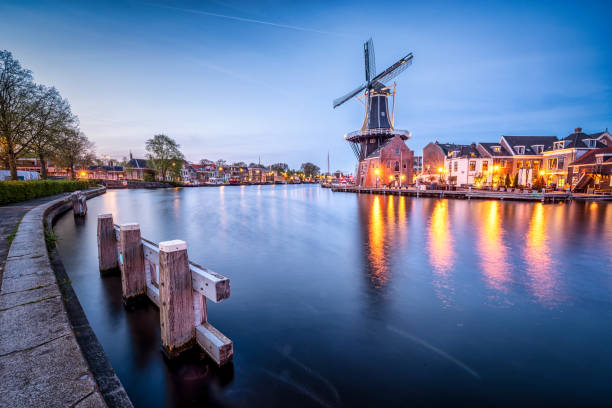 haarlem, the netherlands, windmill de adriaan at blue hour - haarlem stockfoto's en -beelden