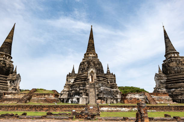 wat phra sri sanphet tempel, ruinen des majestätischen königlichen palasttempels in der alten hauptstadt von thailand, ayutthaya. - sanphet palace stock-fotos und bilder