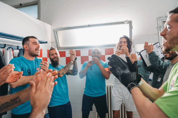 istock Team players are clapping their hands to the captain 1399402344