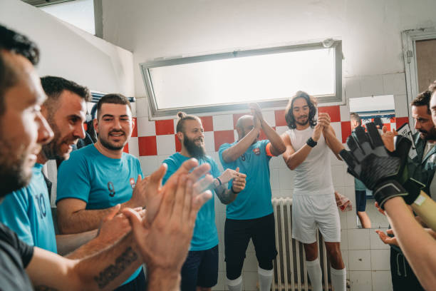 istock Team players are clapping their hands to the captain 1399402352