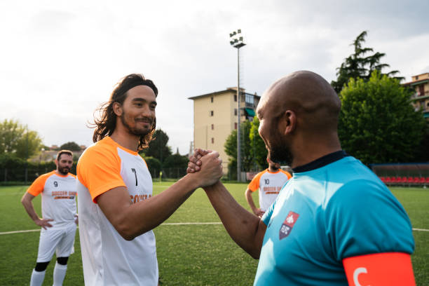 istock Two men are giving hands before the match 1399402400