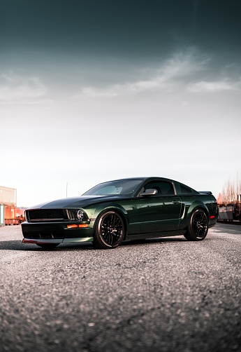 Seattle, WA, USA\n3/2/2022\nGreen Ford Mustang parked on a road