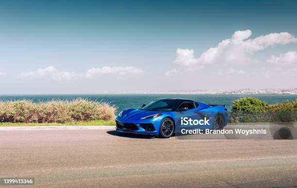 Stock fotografie Modrá Corvette Stingray – stáhnout obrázek nyní - Chevrolet Corvette Stingray, Automobil - Motorové vozidlo, Barevný obrázek