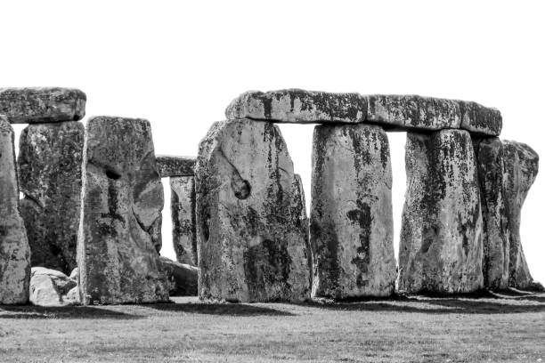 stonehenge in bianco e nero - stonehenge ancient civilization religion archaeology foto e immagini stock