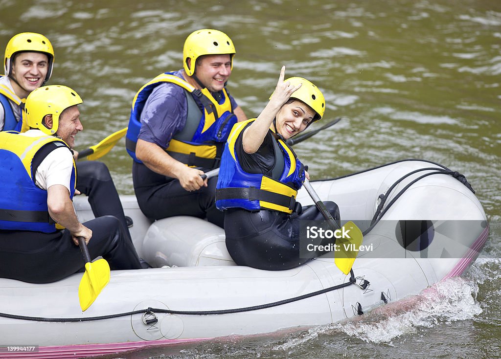 Pessoas felizes de barco de rio - Foto de stock de Artigo de vestuário para cabeça royalty-free