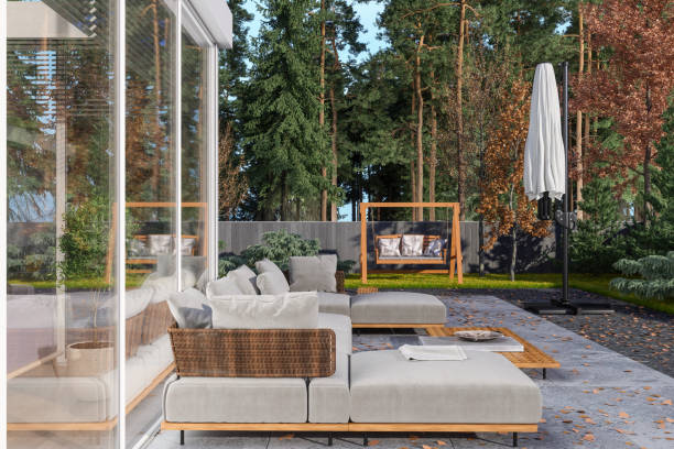 патио с угловым диваном, журнальным столиком и видом на сад - parasol formal garden furniture sofa стоковые фото и изображения