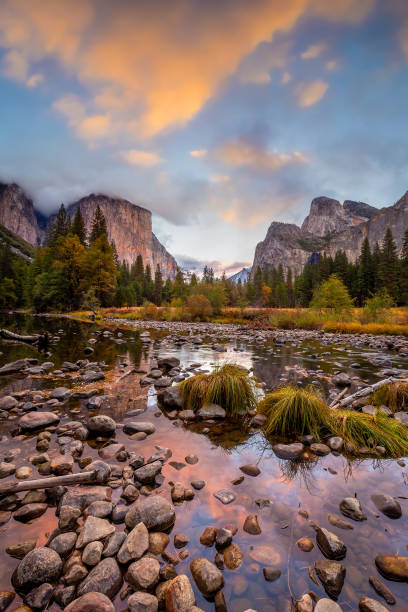 ландшафт йосемитского национального парка в сша, au, - yosemite valley стоковые фото и изображения