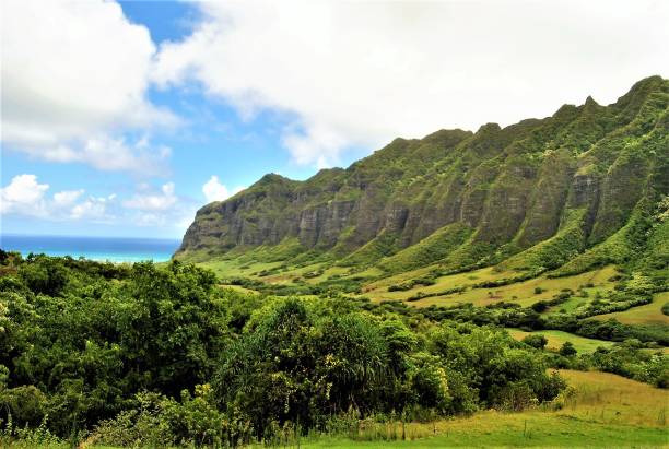 istock Kualoa Mountain Range in Oahu, HI 1399484234