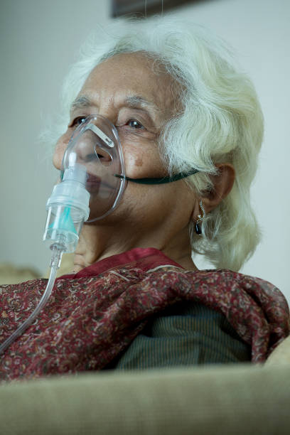 istock Old woman with oxygen mask 1399517661