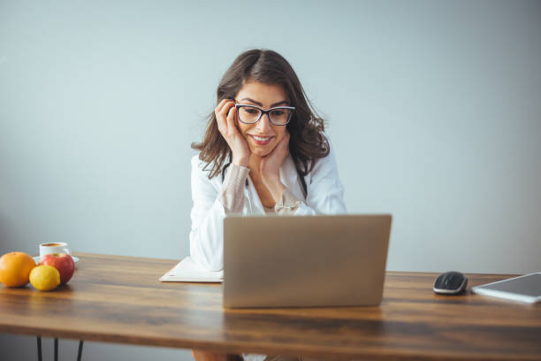 istock Female nutritionist 1399525054