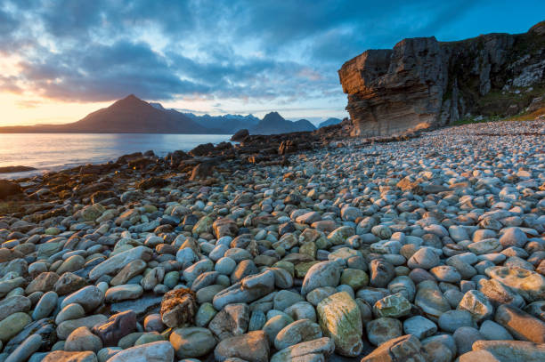 Elgol Beach at sunset, Isle of Skye, Scotland, UK Wide angle view of dusk at dramatic Elgol Beach on The Isle of Skye, Scotland, UK. elgol beach stock pictures, royalty-free photos & images
