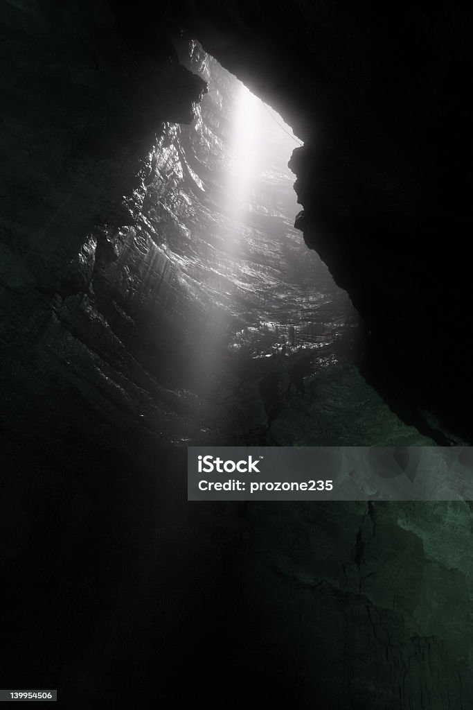 Verde cave - Foto de stock de Agujero libre de derechos