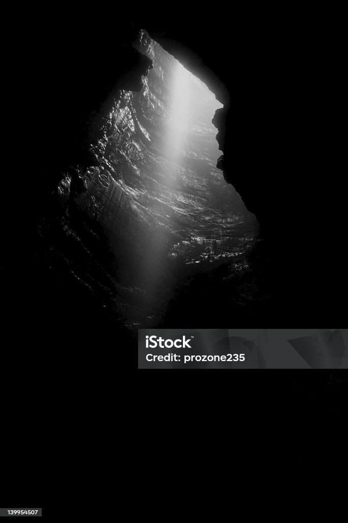 Чёрная дыра - Стоковые фото Пещера роялти-фри