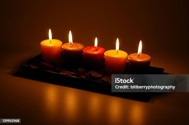 Romántico De Velas Foto de stock y más banco de imágenes de Centro de mesa - Centro de mesa, Cera, Decoración - Artículos domésticos