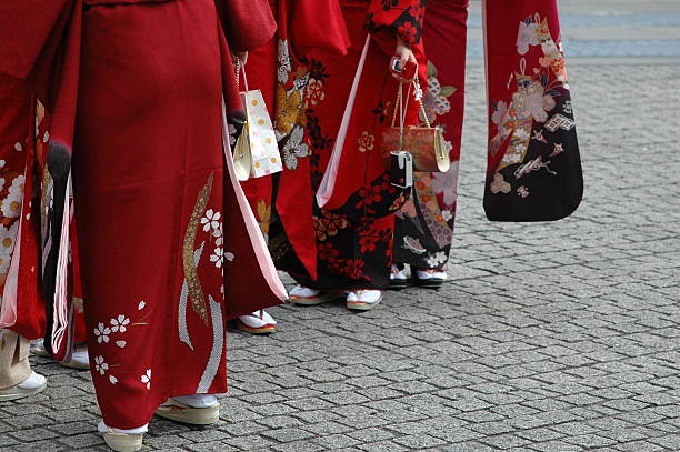 istock girls in kimono 139956005