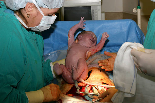 nascita - mother new baby nursery foto e immagini stock