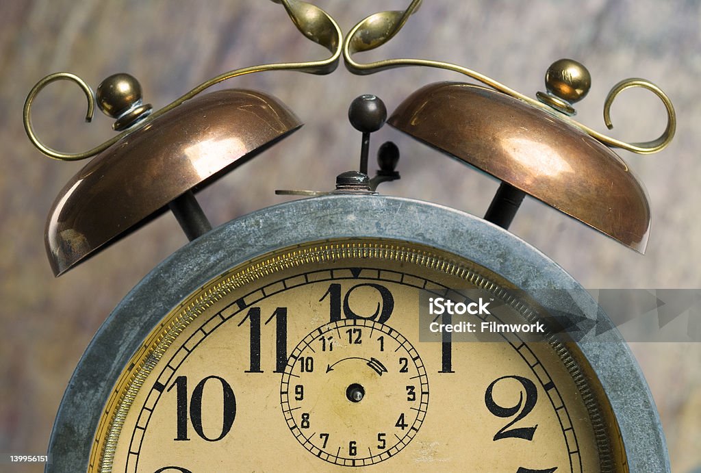 오탐지가 늙음 알람 시계 - 로열티 프리 0명 스톡 사진