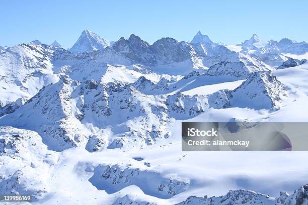 Las Montañas Foto de stock y más banco de imágenes de Aire libre - Aire libre, Alpes Europeos, Alpes suizos