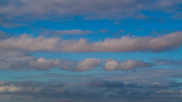 stratocumulus późnym wieczorem - nimbostratus zdjęcia i obrazy z banku zdjęć