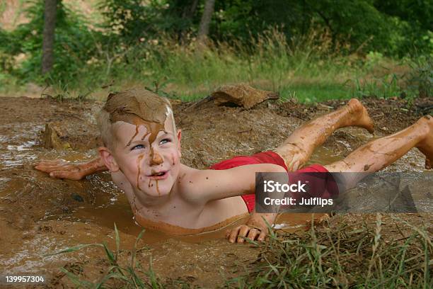 Bagno Di Fango - Fotografie stock e altre immagini di Tuffo di pancia - Tuffo di pancia, Fango, Bagnato