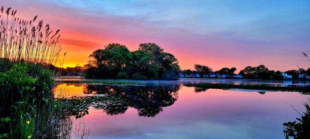 istock Sunrise at the Massapequa lake 1399576702