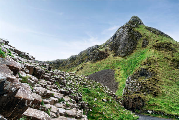 giants causeway northern ireland coast - national trust northern ireland uk rock imagens e fotografias de stock