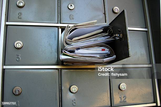 Foto de Junk Mail e mais fotos de stock de Caixa de correio - Caixa de correio, Cheio, Recheado