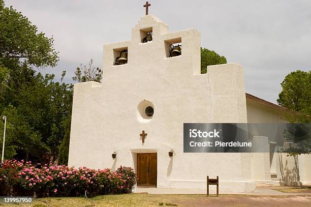 Iglesia Old Mission Foto de stock y más banco de imágenes de Adobe - Adobe, Aldea, Arcilla