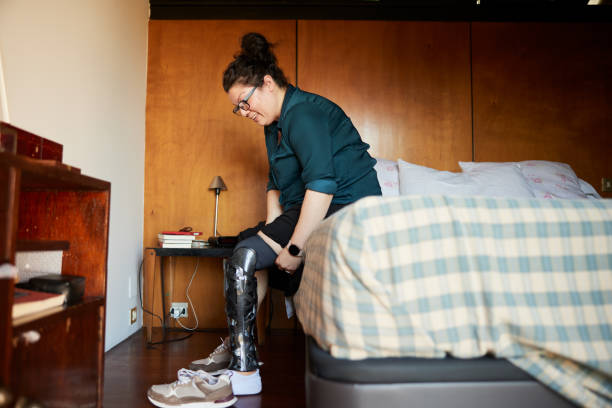 istock A woman is putting on her prosthetic leg. 1399581454